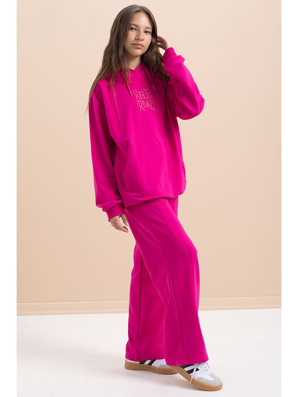 Fuşya Yazı Baskılı Kapüşonlu Geniş Paça Kız Çocuk Eşofman Takımı 21432-2