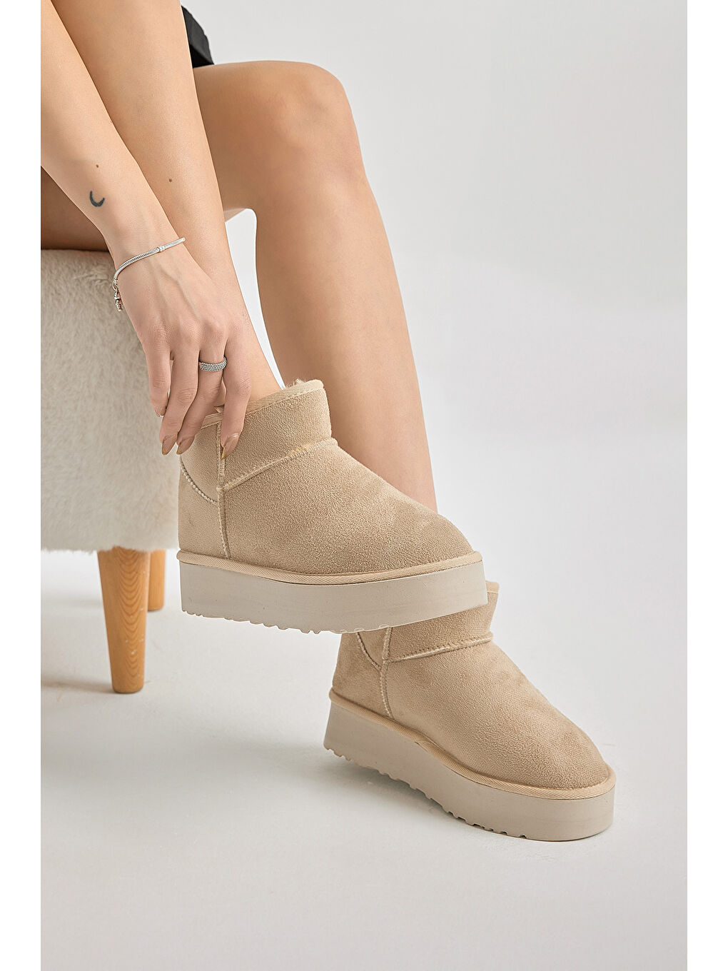 Kadın Bej Kalın Poli Taban İçi Kürklü Süet Görünümlü Bot