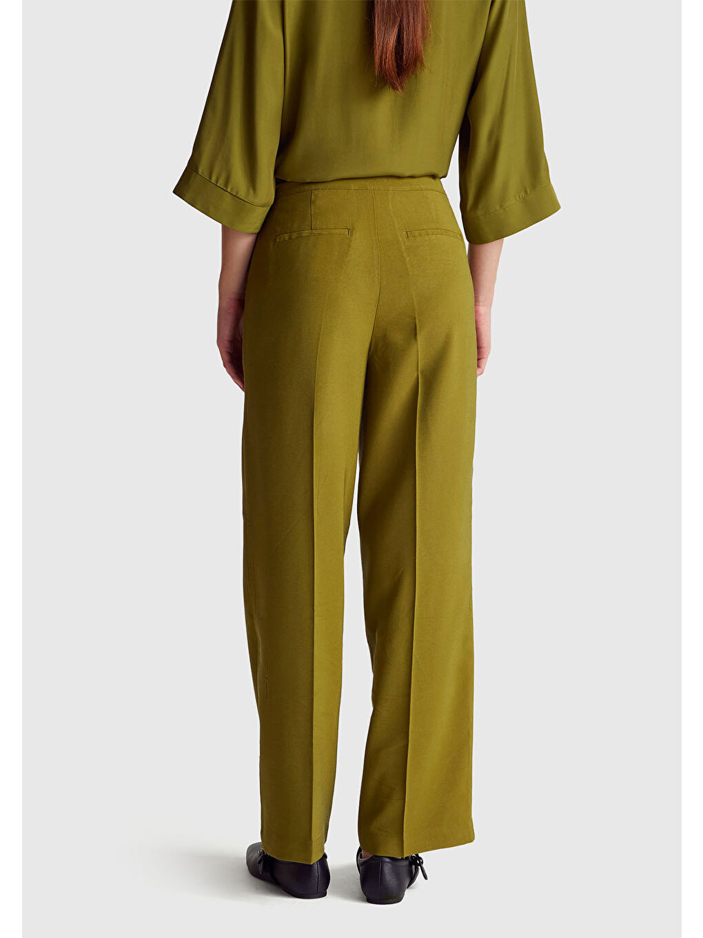 Kadın Haki Yeşili Viskoz Karışımlı Arka Cep Detaylı Geniş Paça Pantolon-2