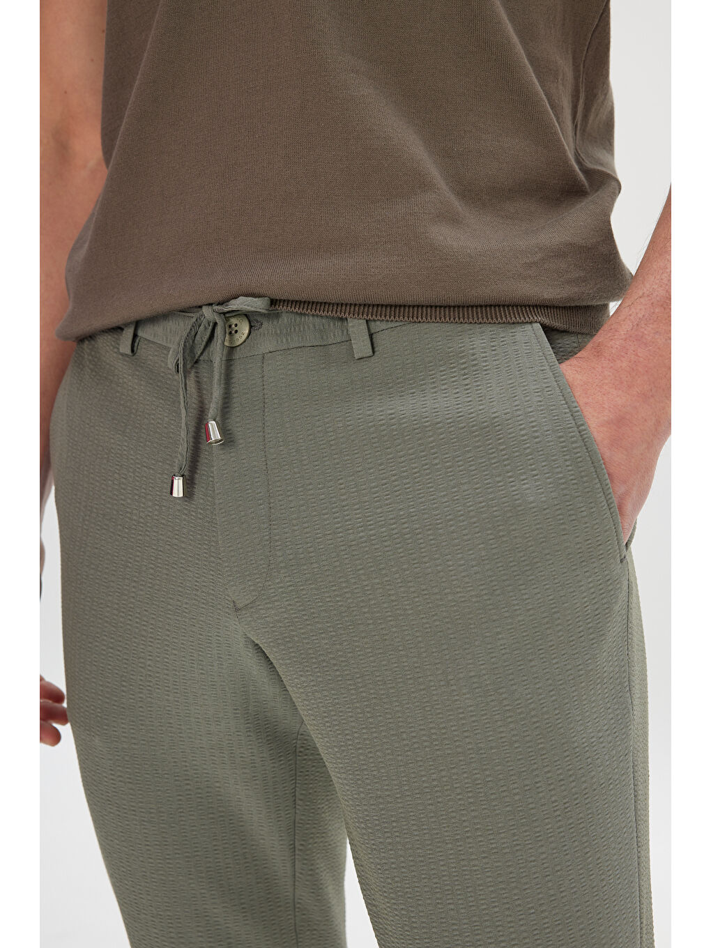 Erkek Haki Slim Fit Dar Kesim Beli Bağlamalı Yan Cep Gofre Desenli Pantolon-2