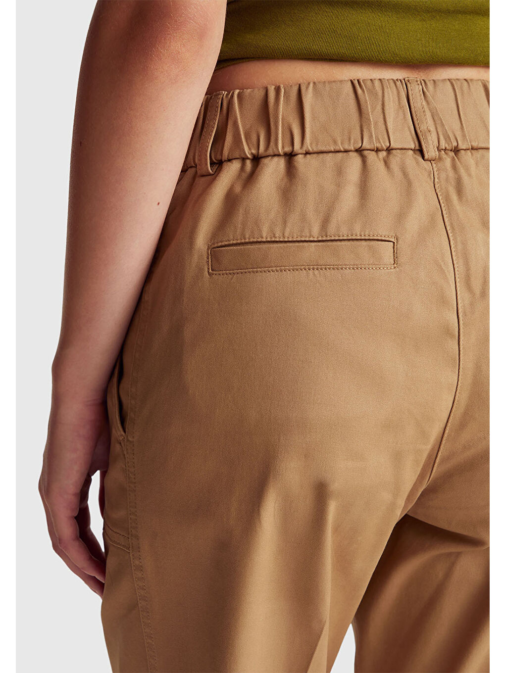 Kahverengi Kadın Taba Pamuk Karışımlı Önü Dikiş Detaylı Paçası Kıvrık Pantolon-5