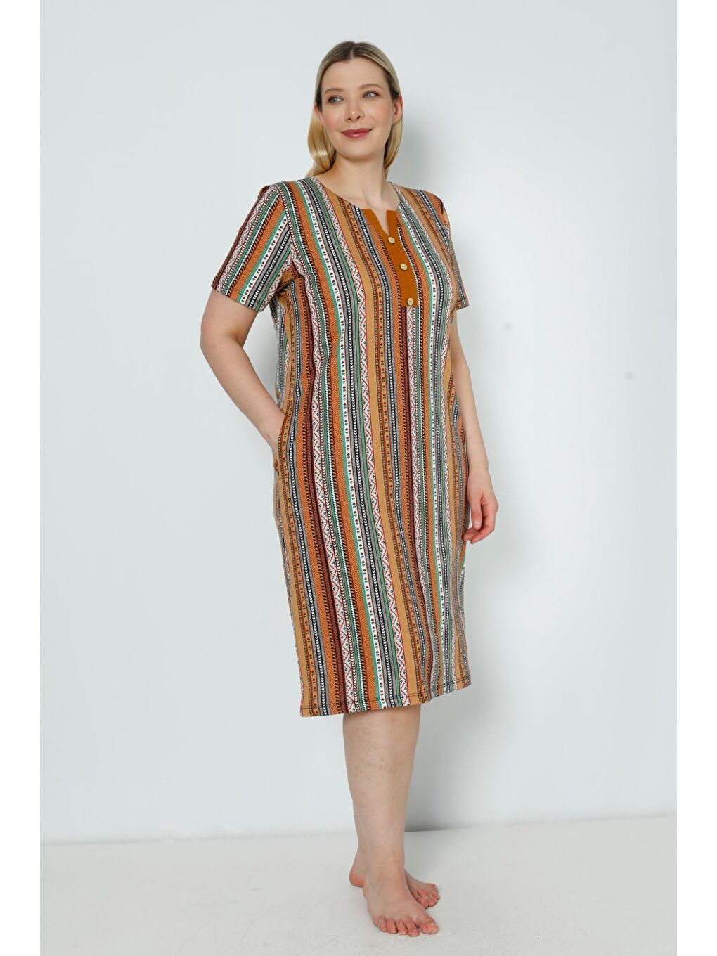 Karışık kadın kısa kollu desenli cepli büyük beden pamuklu elbise-1