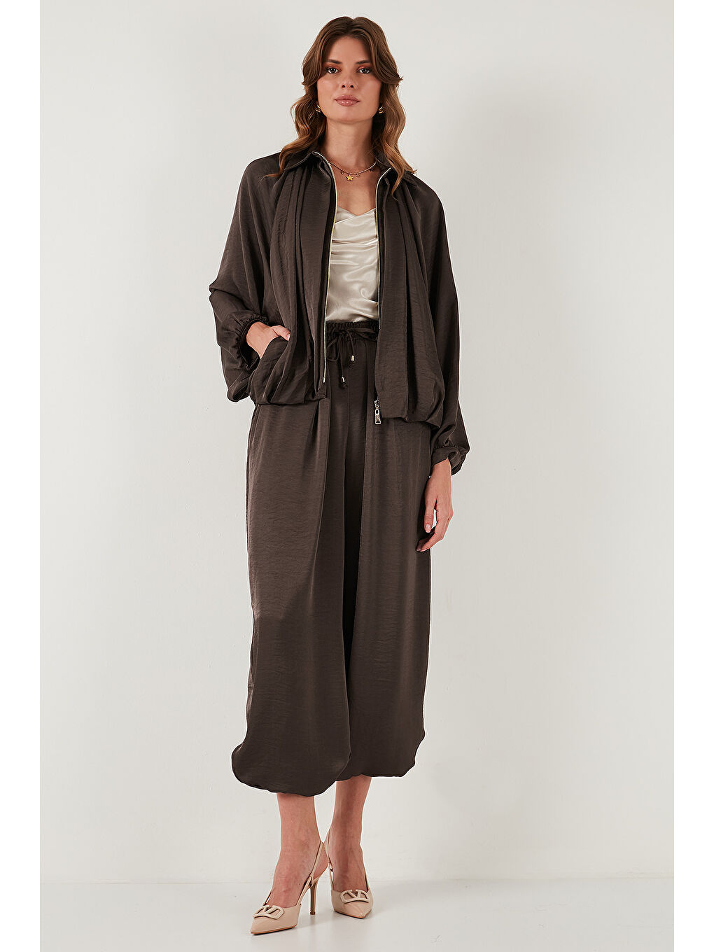 Kahverengi Oversize Klasik Yaka Yarasa Kol Fermuarlı Saten Ceket 6839584-2