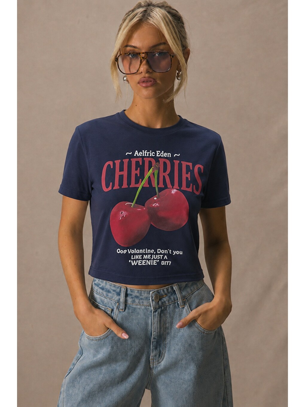 Lacivert Kadın Cherry Baskılı Crop Tişört Relax Kalıp Bisiklet Yaka %100 Pamuk Süprem Kısa Kollu T-shirt