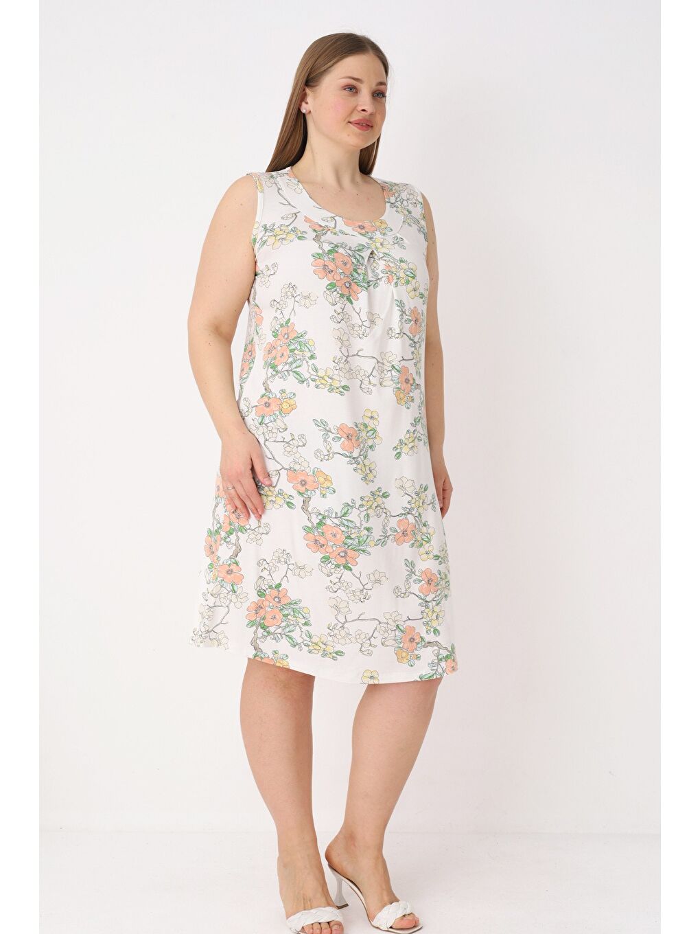 Beyaz Çiçek Desenli Askılı Elastanlı Kadın Büyük Beden Anvelop Gecelik-1