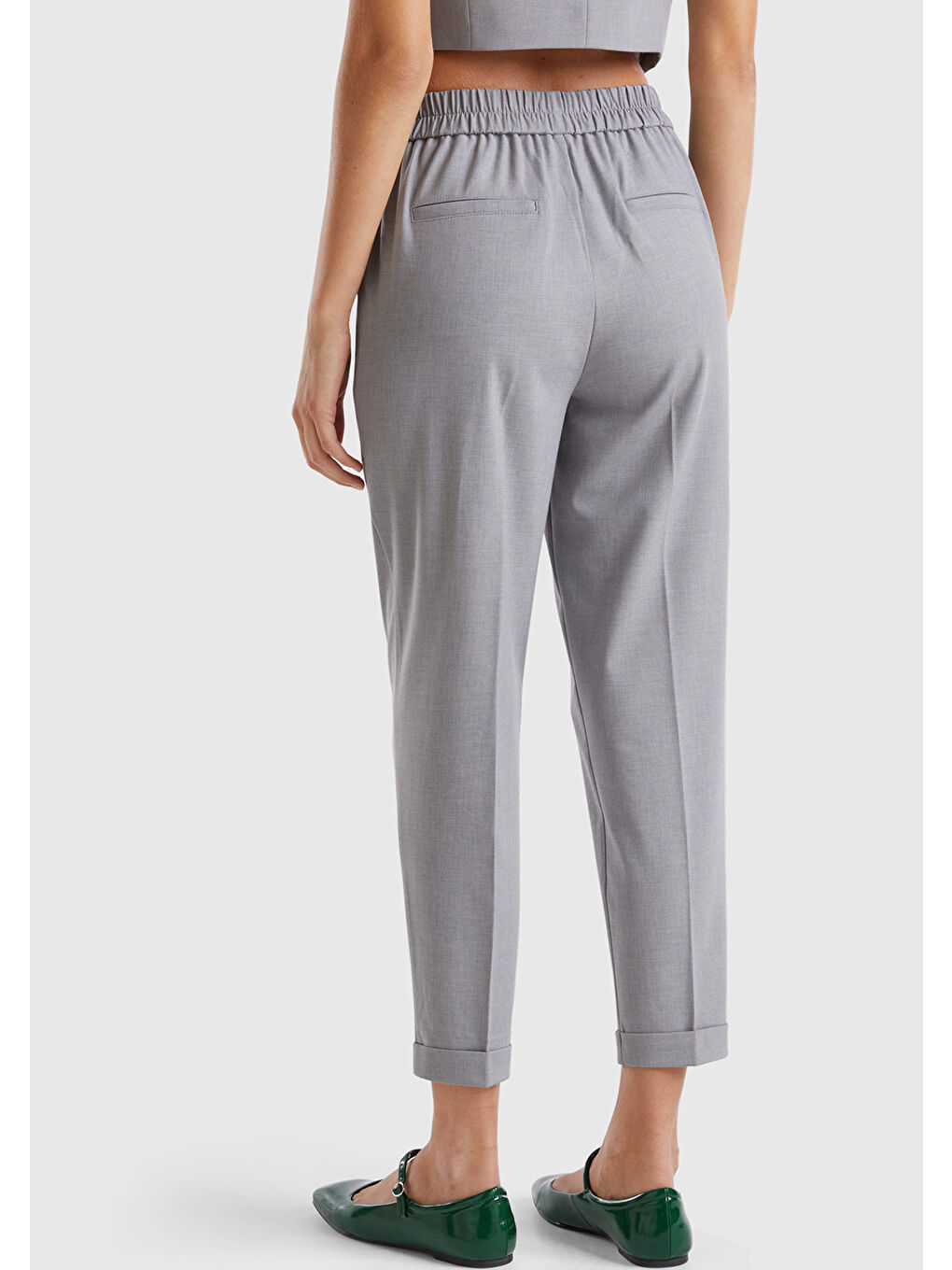 Kadın Gri Viskoz Karışımlı Yanı ve Arkası Büzgülü Kıvrık Paça Pantolon-2