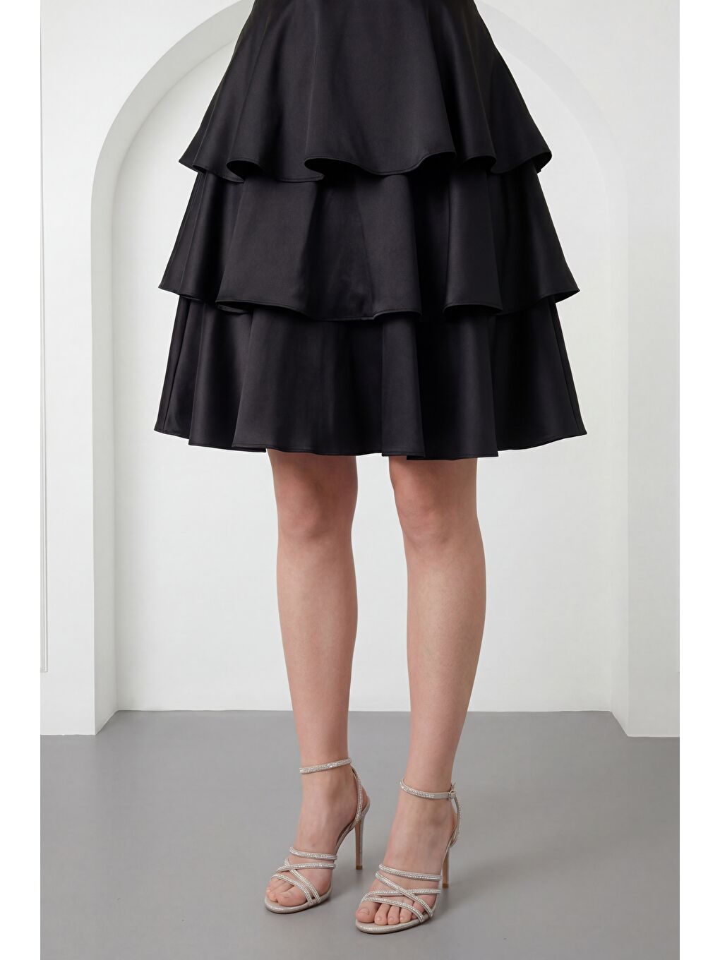 Kadın Siyah İnce Askılı Degaje Yaka Mini Saten Mezuniyet Abiye Elbise-3