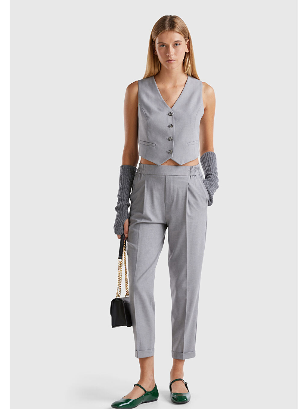 Kadın Gri Viskoz Karışımlı Yanı ve Arkası Büzgülü Kıvrık Paça Pantolon-4