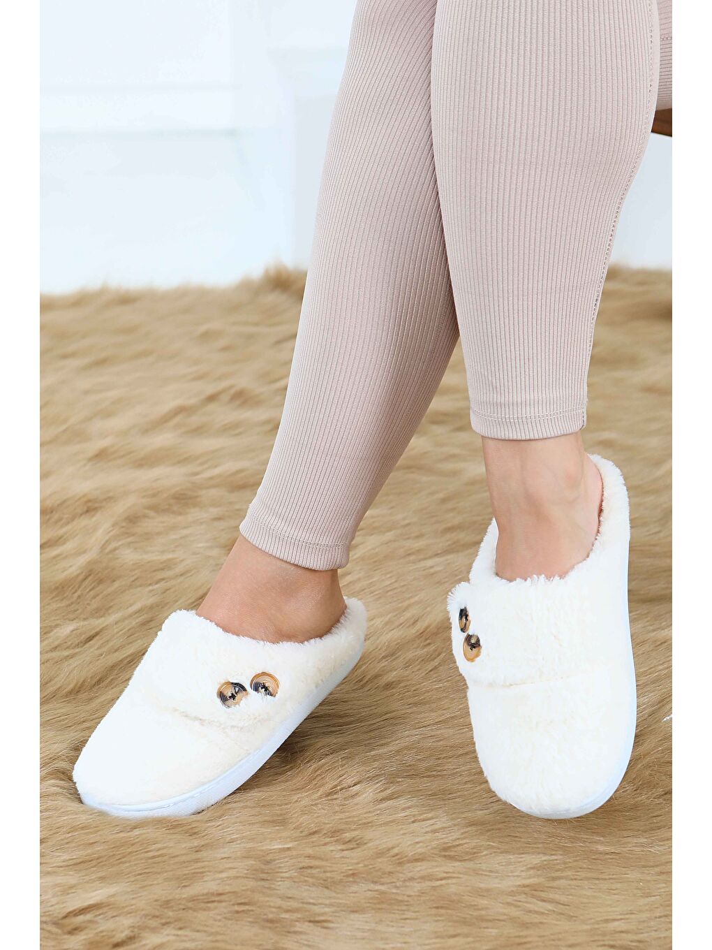 Kadın Beyaz Düğmeli Düz Ev Terliği - 27777-BEYAZ