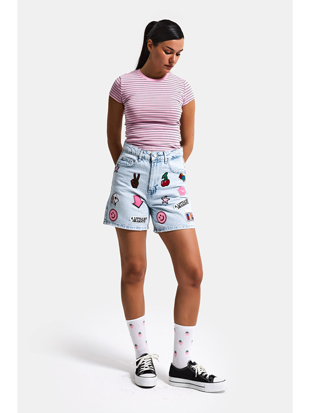 Mavi Kadın Ice 4s6-3 Relax Mom Fit Emoji Nakış Detaylı Özel Tasarım Denim Şort-2