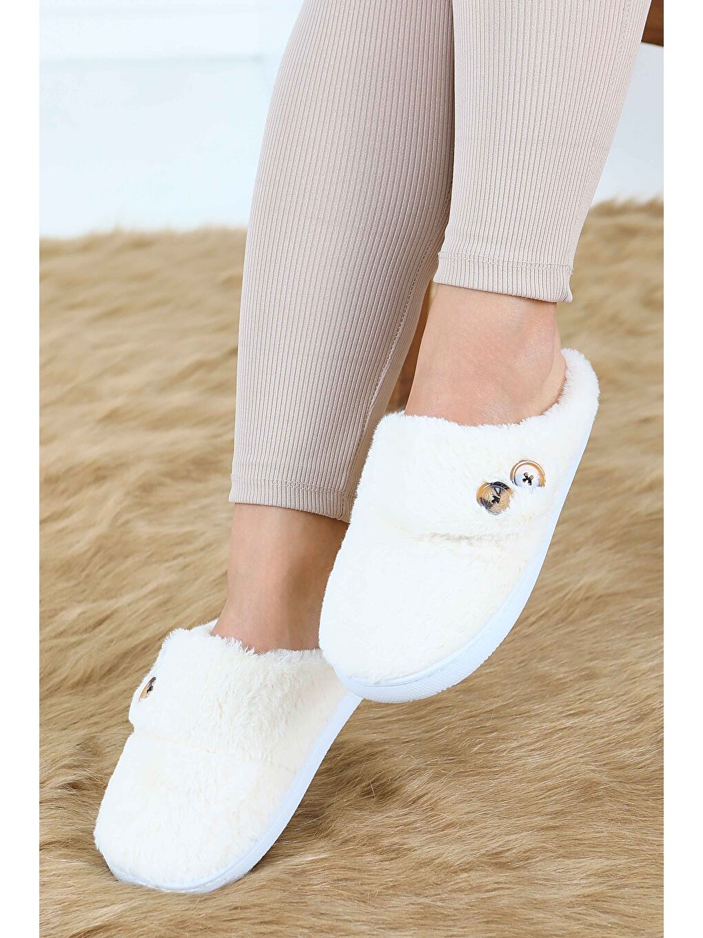 Kadın Beyaz Düğmeli Düz Ev Terliği - 27777-BEYAZ-1