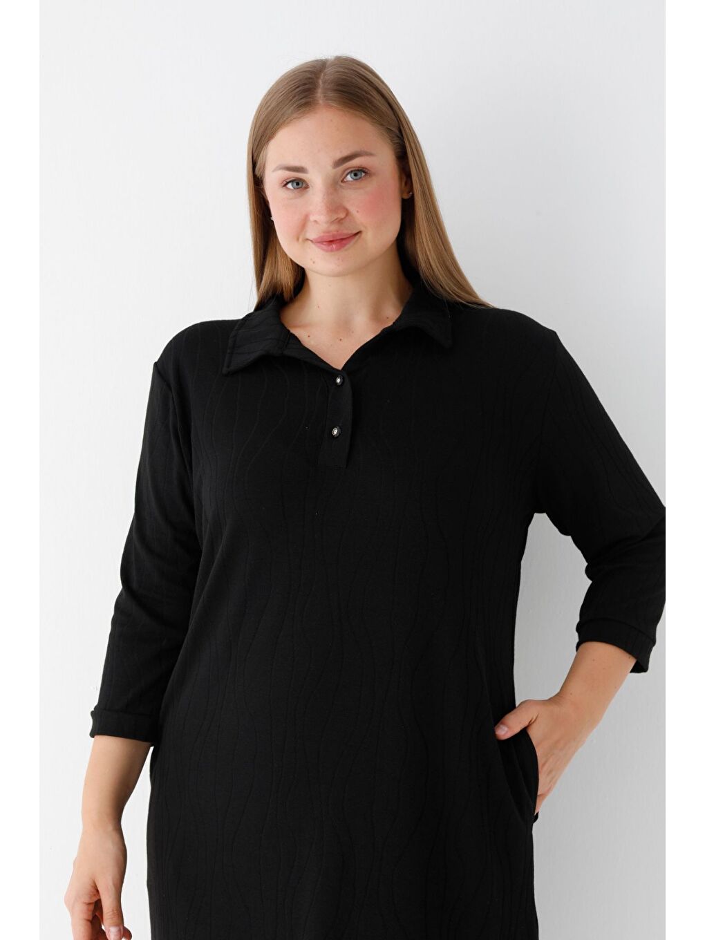 Kadın Siyah Büyük Beden Desenli Cepli Düğmeli Polo Yaka Jakarlı Elbise-2