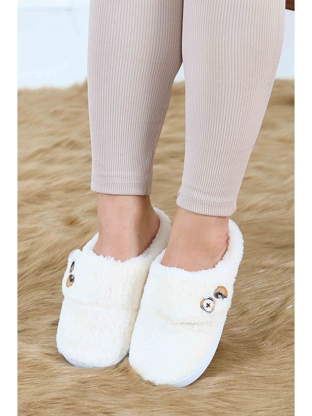 Kadın Beyaz Düğmeli Düz Ev Terliği - 27777-BEYAZ-2