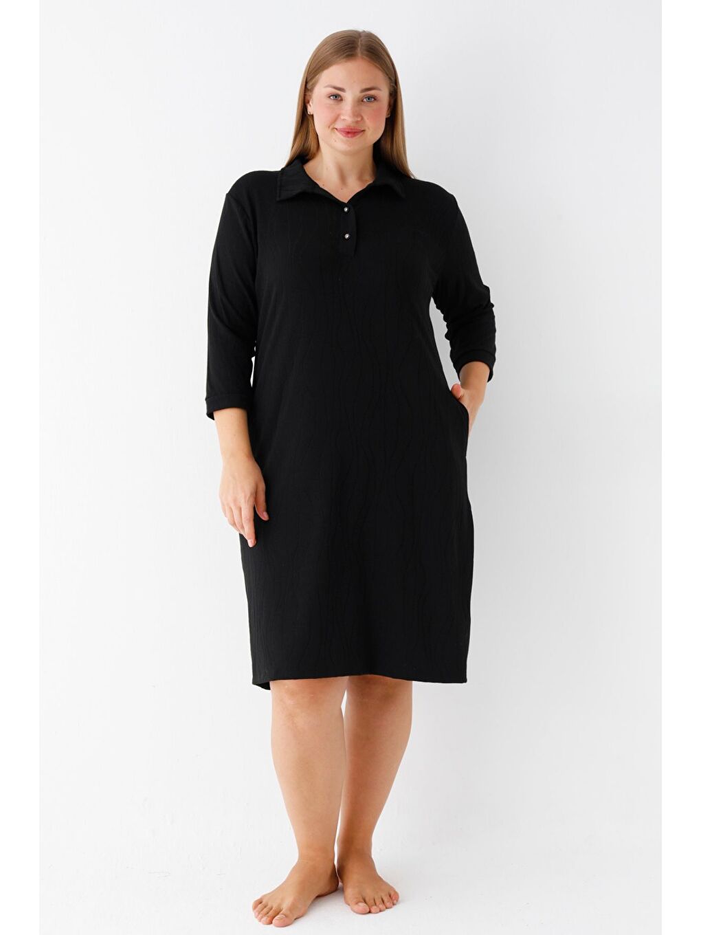 Kadın Siyah Büyük Beden Desenli Cepli Düğmeli Polo Yaka Jakarlı Elbise-3