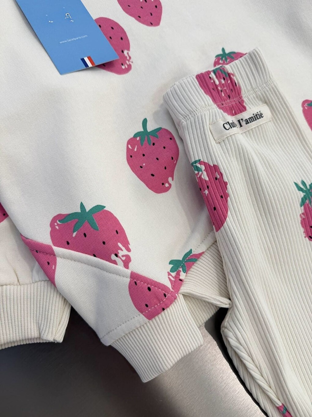 Beyaz Kız Çocuk Pamuklu Çilek Desenli Ekru Sweatshirt Ve Fitilli Tayt Takımı-1