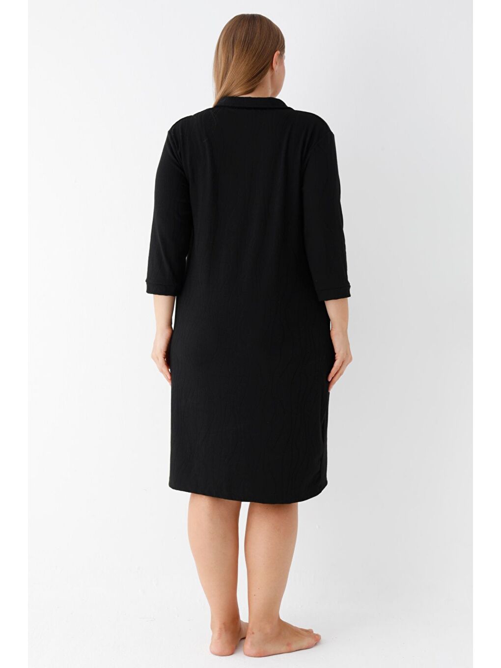 Kadın Siyah Büyük Beden Desenli Cepli Düğmeli Polo Yaka Jakarlı Elbise-4