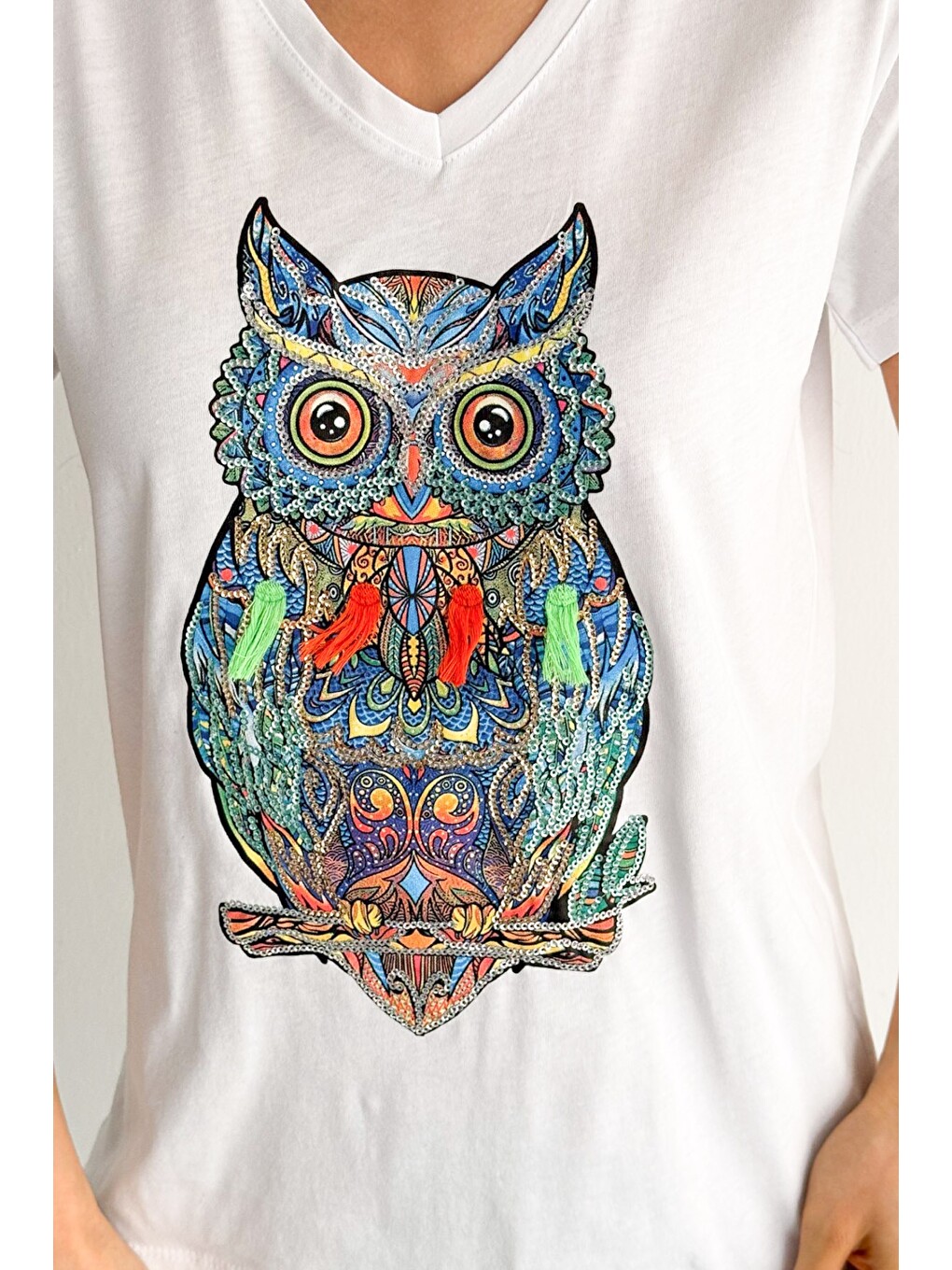Beyaz V Yaka Kısa Kol Pul Payet Aplikeli Örme Regular Fit T-shirt-1