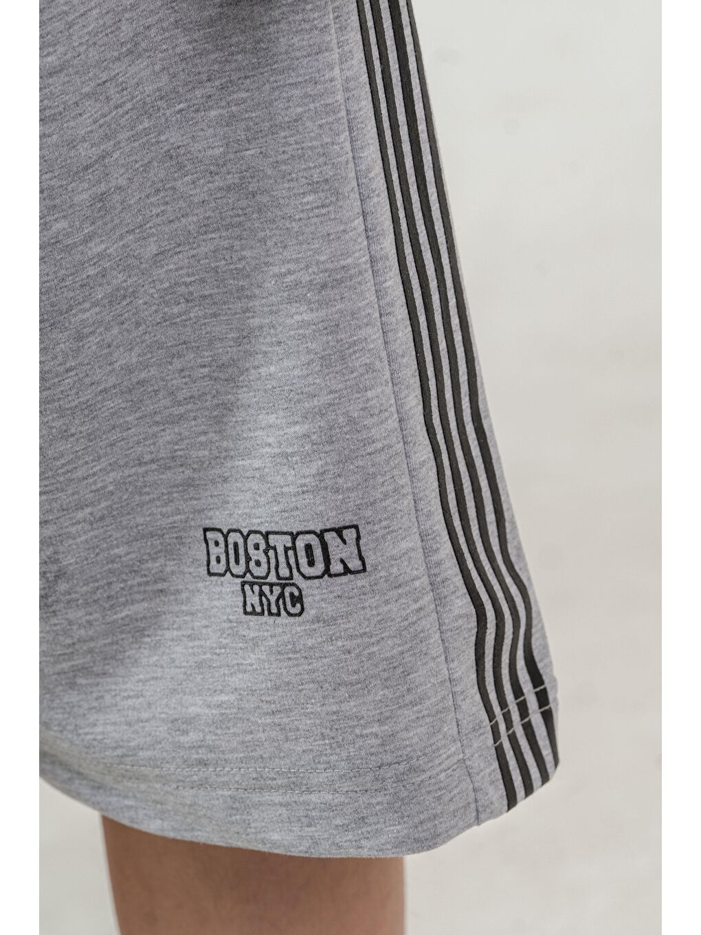 Gri Boston Nyc Baskılı Yanları Şeritli Erkek Çocuk Şort-4