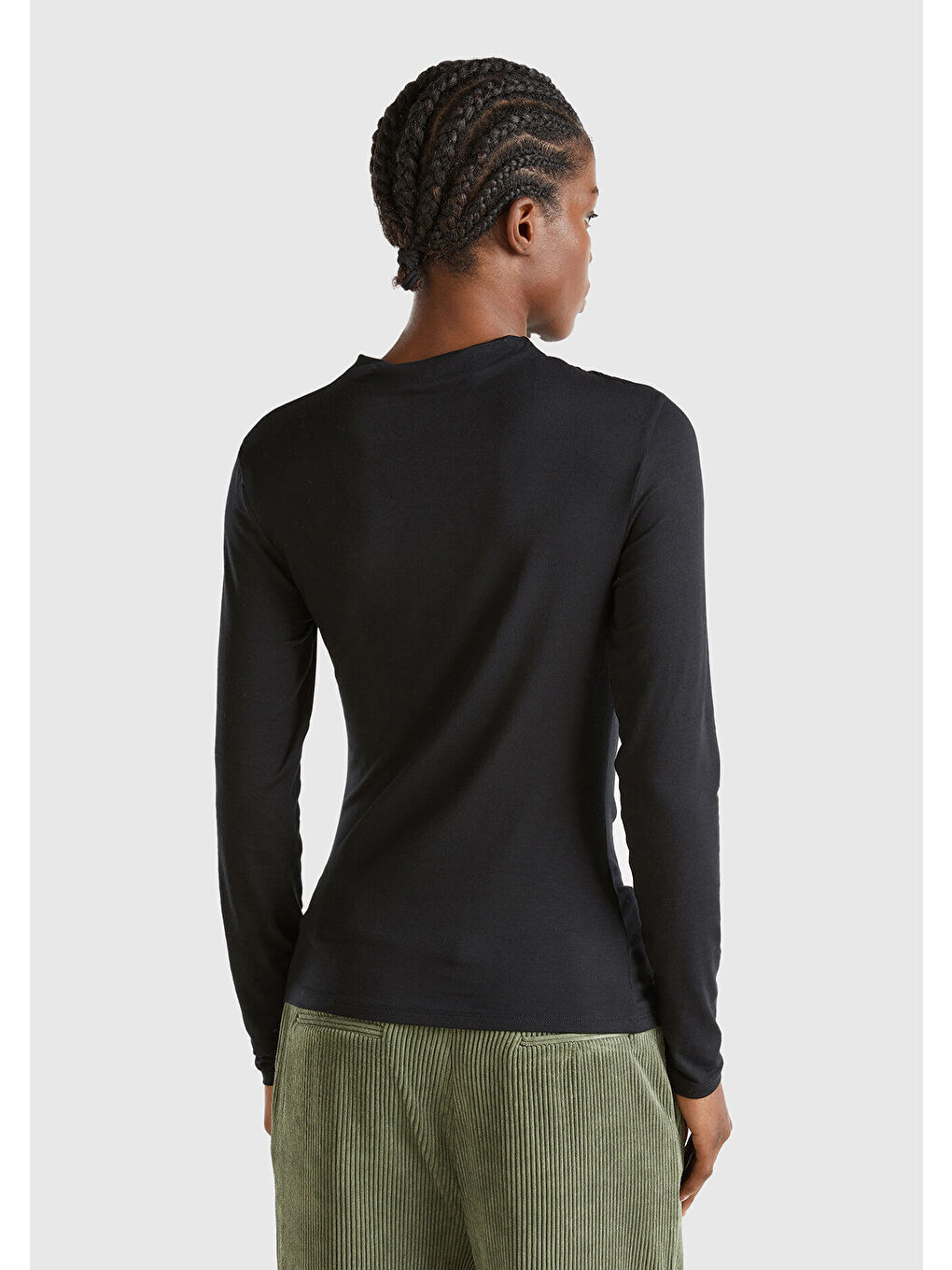 Kadın Siyah Modal Karışımlı Omzu Büzgü Detaylı Yarım Balıkçı Yaka Sweatshirt-2