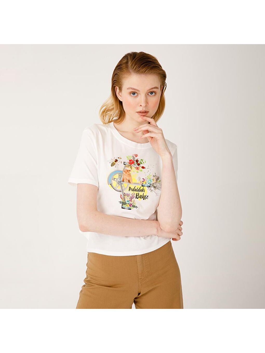 Beyaz Nature Pedaldaki Bahçe Kadın T-shirt-4