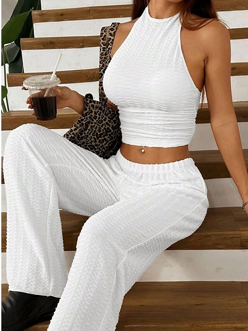 Beyaz Örme Kolsuz Sırtı Açık Beli Dar Bluzlu Pantolon Takım