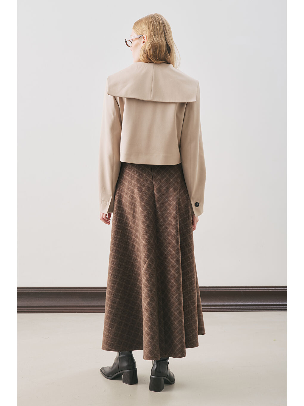 Loren Kısa Geniş Yakalı Ceket Bej-4