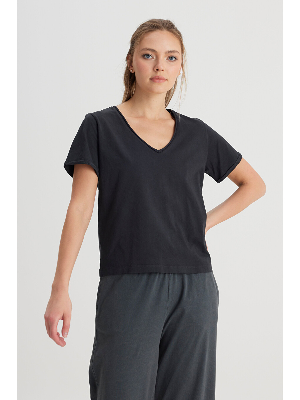 Regular Fit Normal Kesim V Yaka %100 Pamuk Siyah Tişört