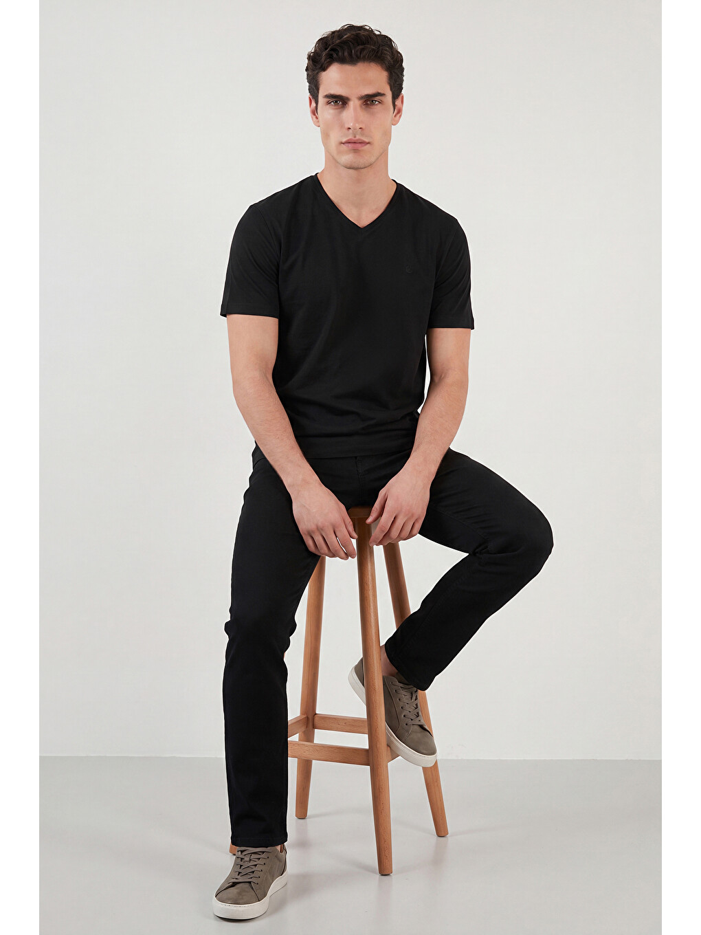 Siyah Pamuklu Regular Fit V Yaka T Shirt 5902719-4