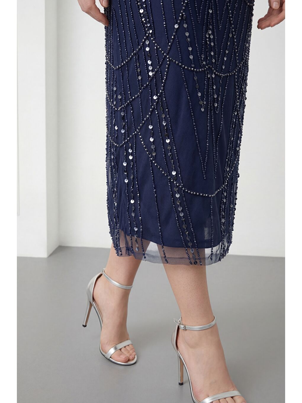 Kadın Lacivert Kayık Yaka Boncuklu Midi Abiye Elbise-2