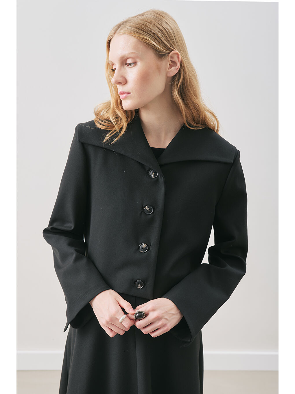 Loren Kısa Geniş Yakalı Ceket Siyah-3