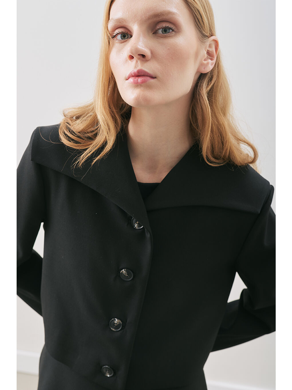 Loren Kısa Geniş Yakalı Ceket Siyah-4