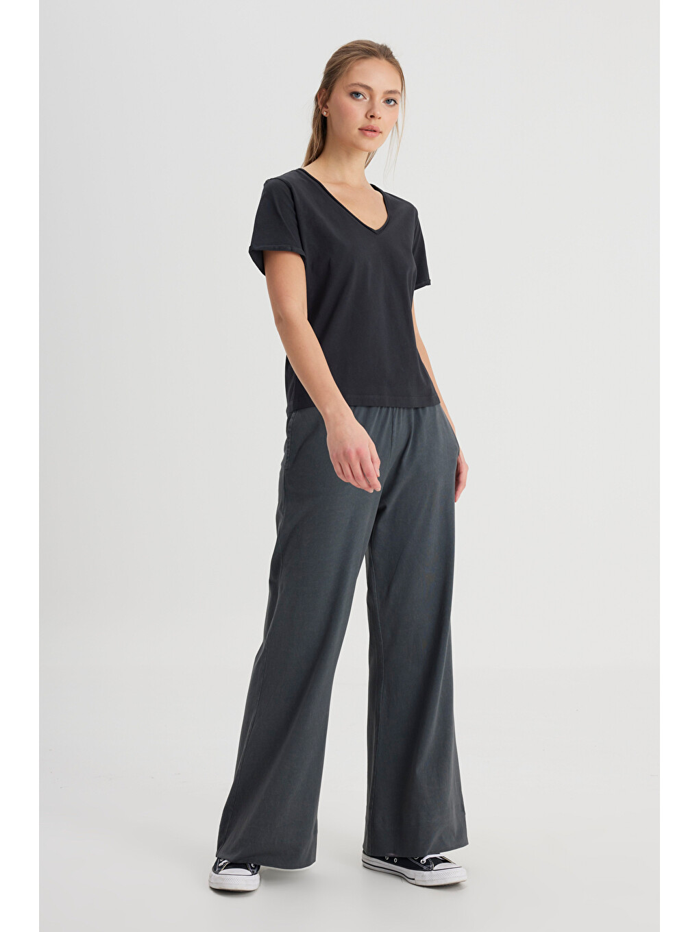 Regular Fit Normal Kesim V Yaka %100 Pamuk Siyah Tişört-2