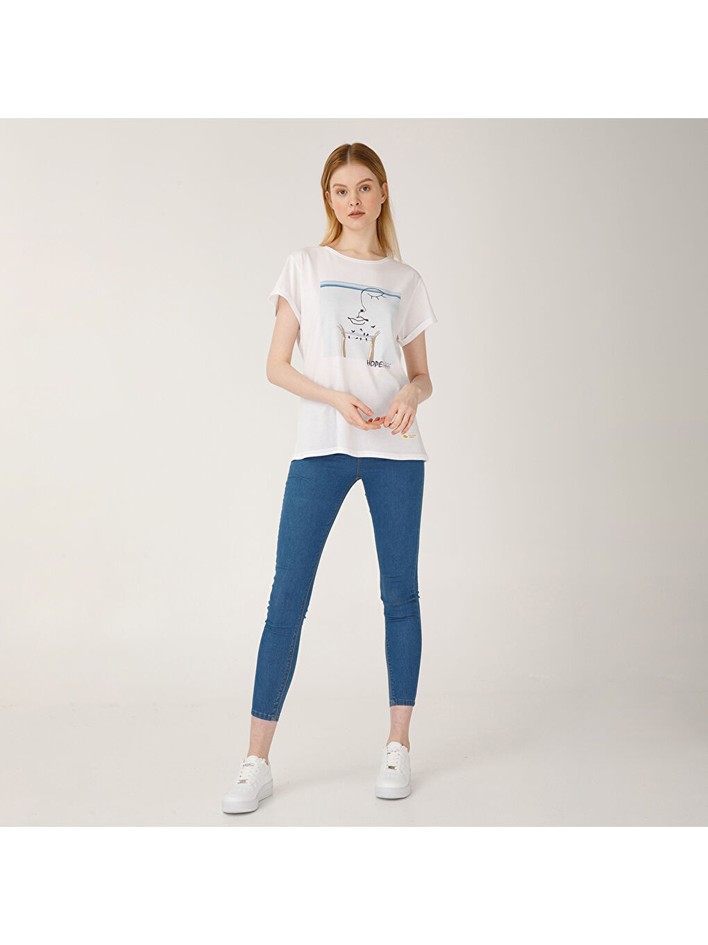 Beyaz Faces Hope Kadın T-Shirt-4