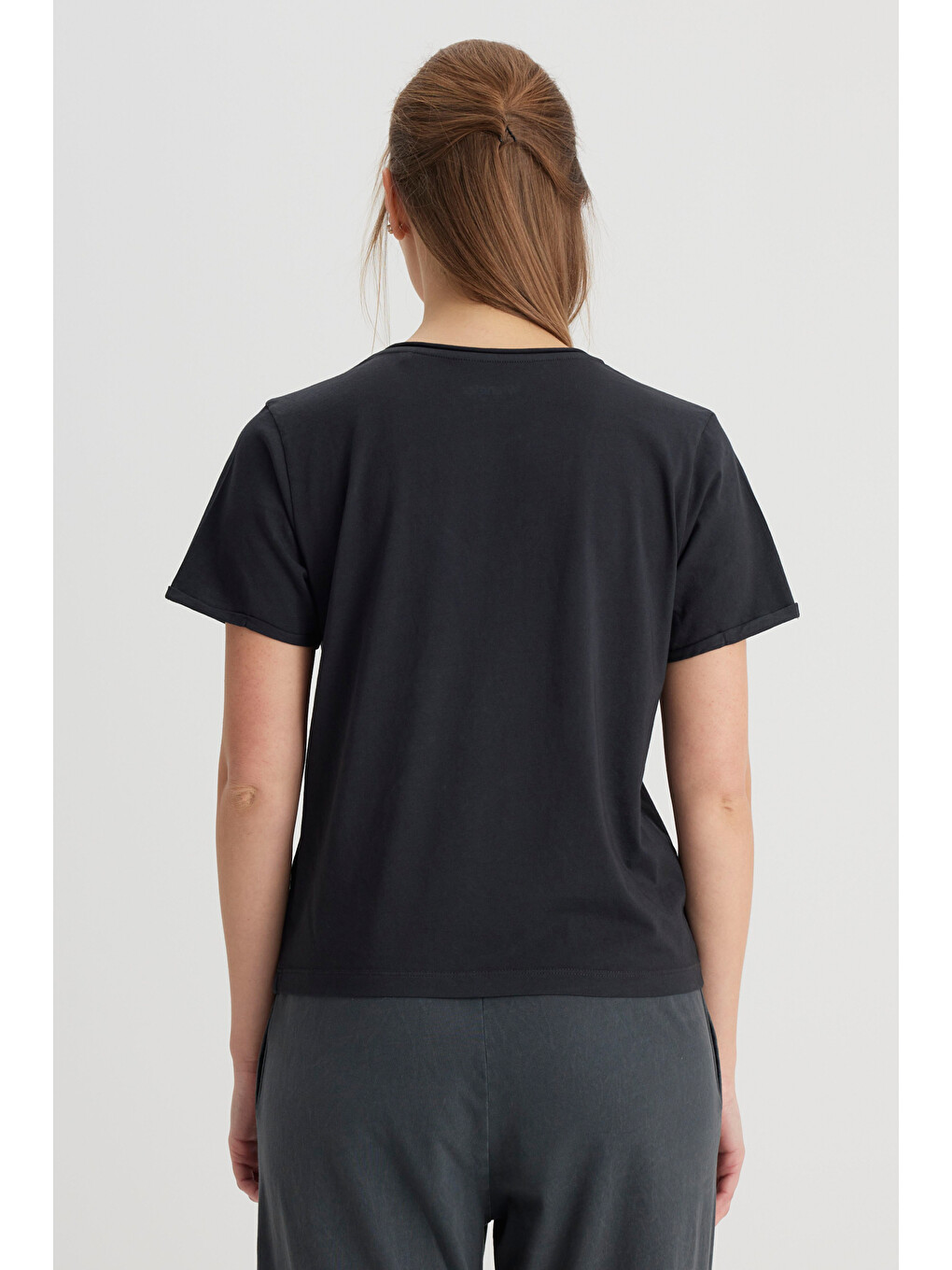 Regular Fit Normal Kesim V Yaka %100 Pamuk Siyah Tişört-4