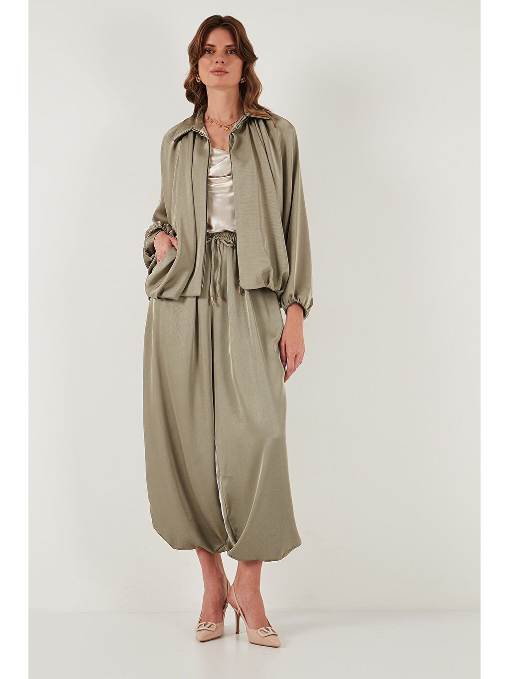 Yeşil Oversize Klasik Yaka Yarasa Kol Fermuarlı Saten Ceket 6839584-1