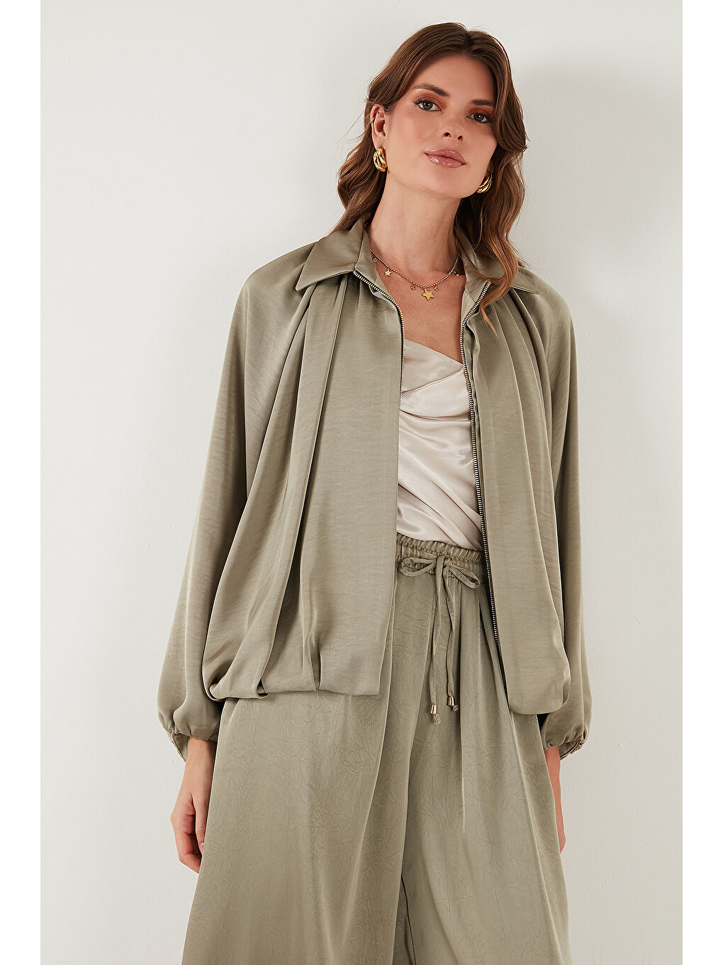 Yeşil Oversize Klasik Yaka Yarasa Kol Fermuarlı Saten Ceket 6839584-3