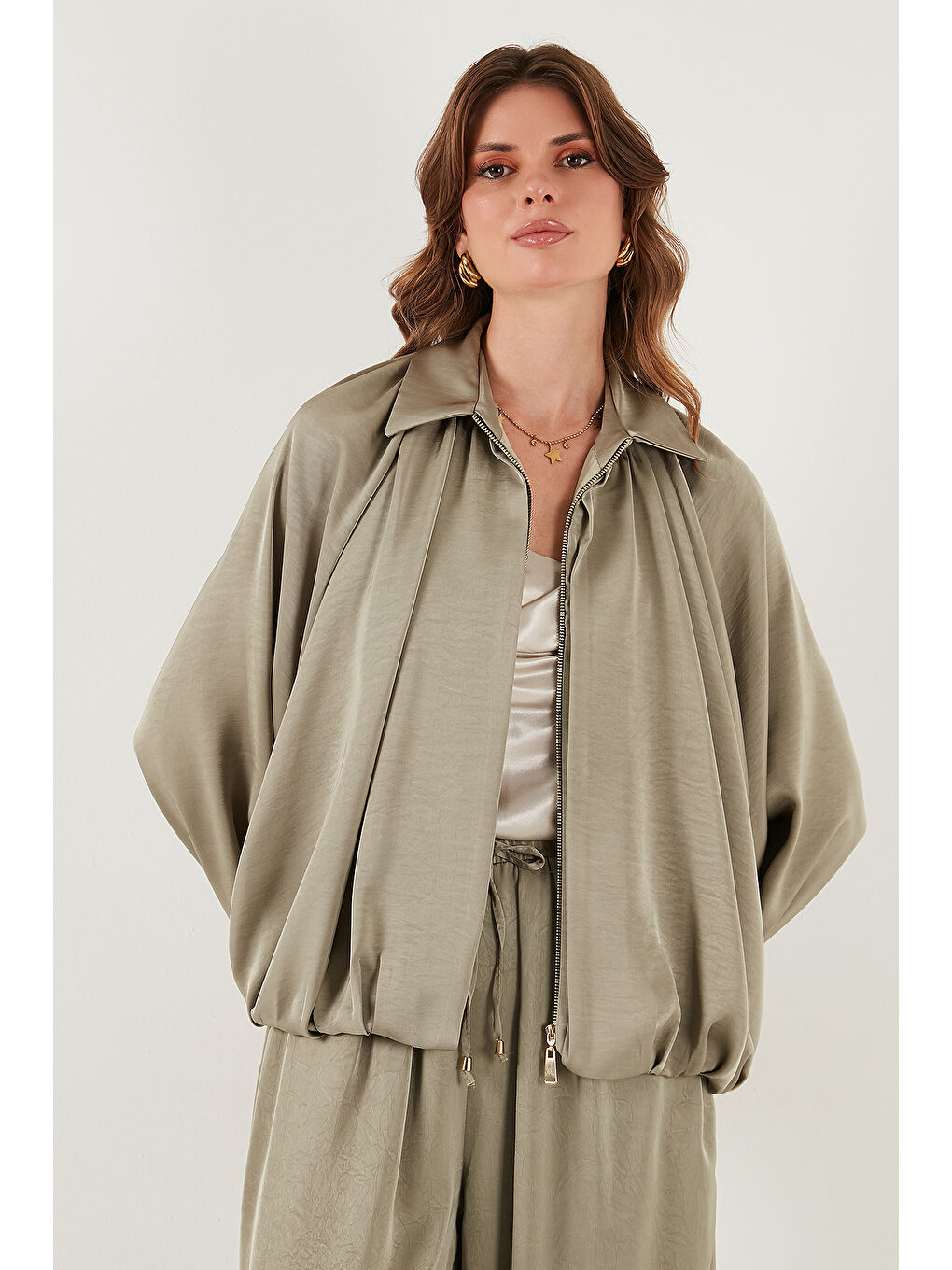 Yeşil Oversize Klasik Yaka Yarasa Kol Fermuarlı Saten Ceket 6839584-4