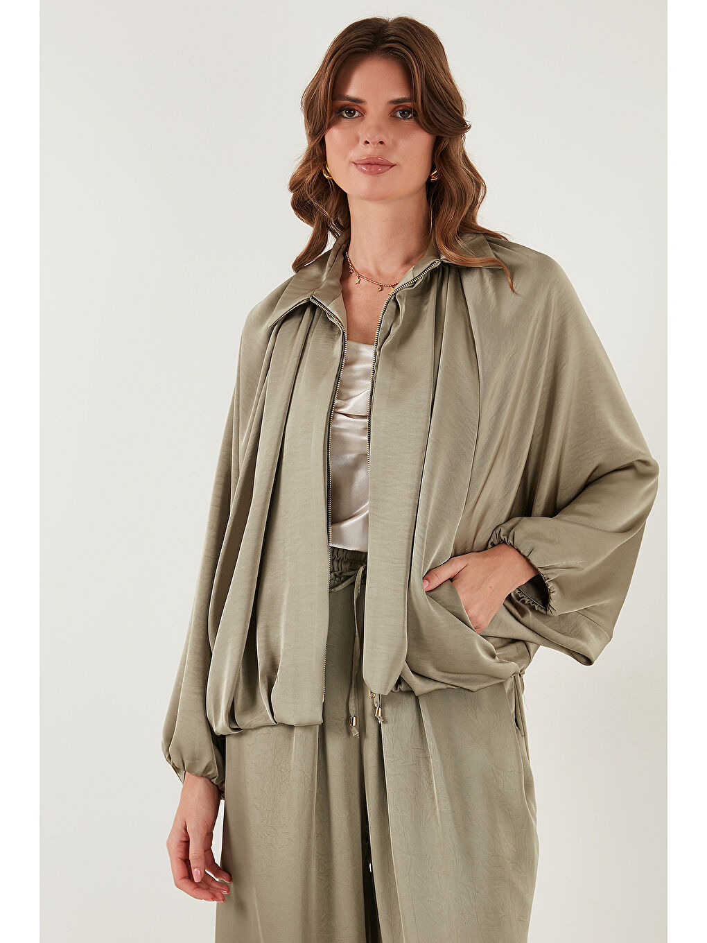 Yeşil Oversize Klasik Yaka Yarasa Kol Fermuarlı Saten Ceket 6839584-5