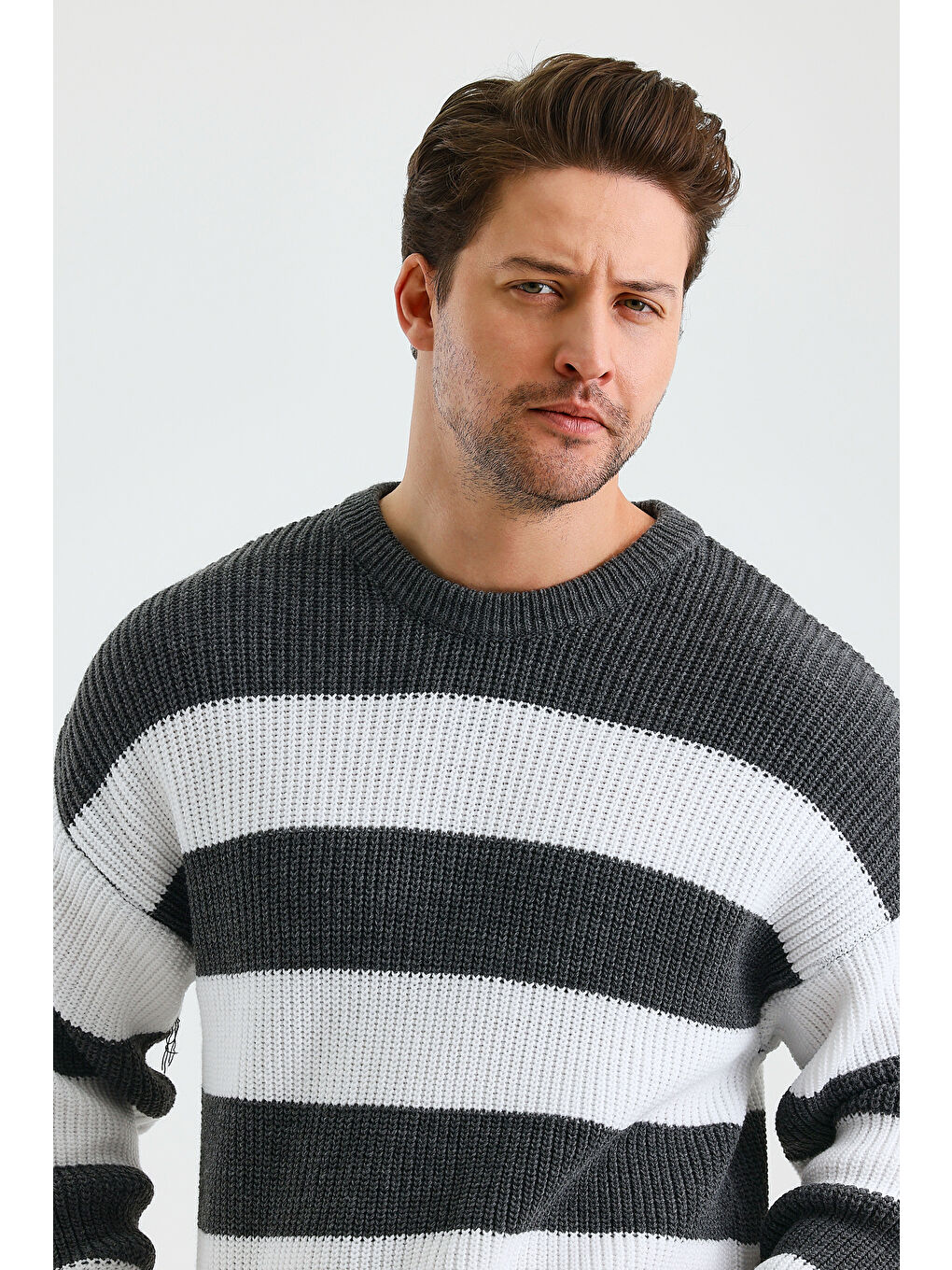 Gri Erkek Renk Bloklu Regular Bisiklet Yaka Triko Kazak-3