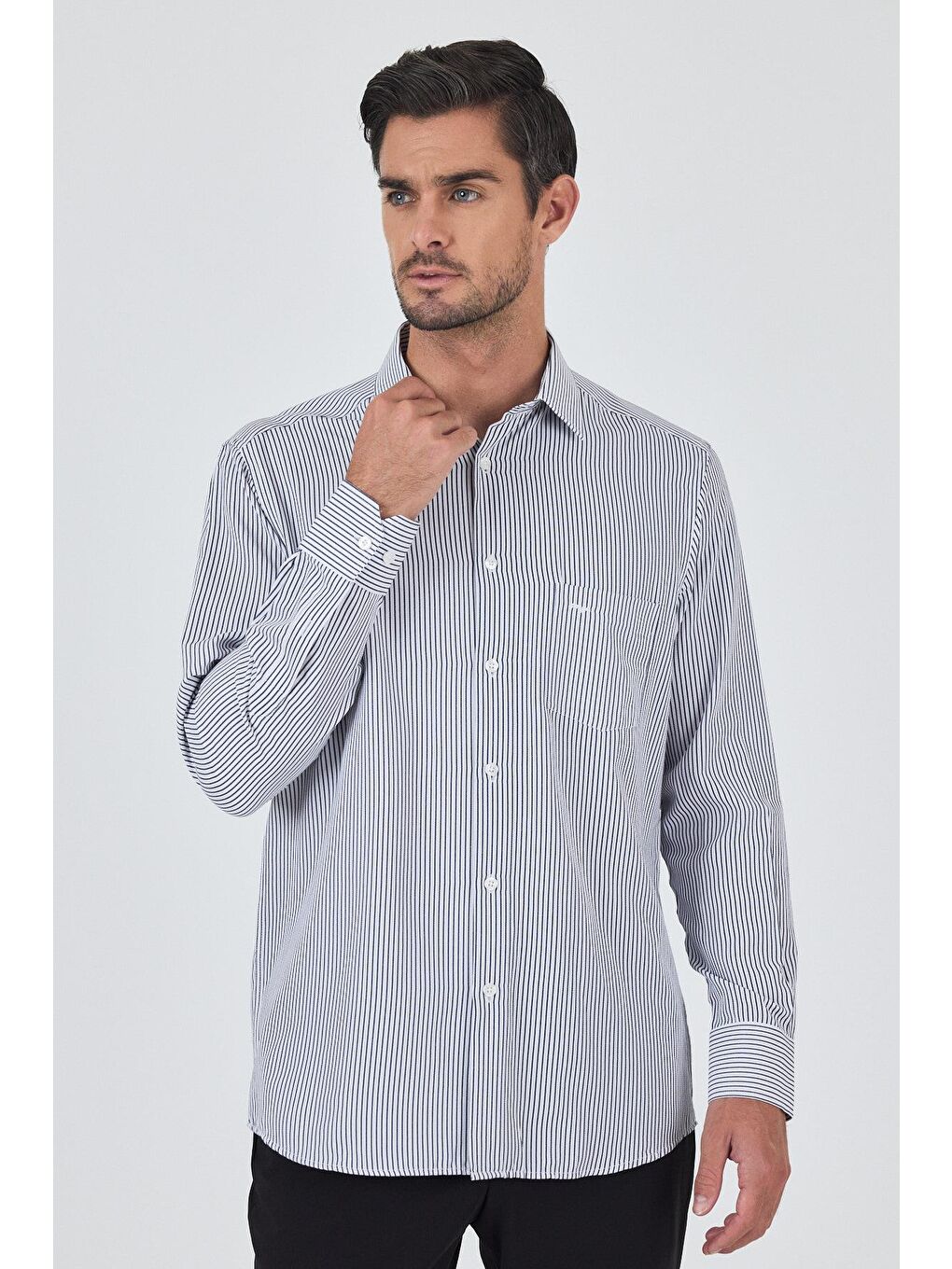 Beyaz Uzun Kol Çizgili Desen Bez Ayağı Sert Yaka Cepli Pamuklu Classic Comfort Fit Gömlek 1004250179-2