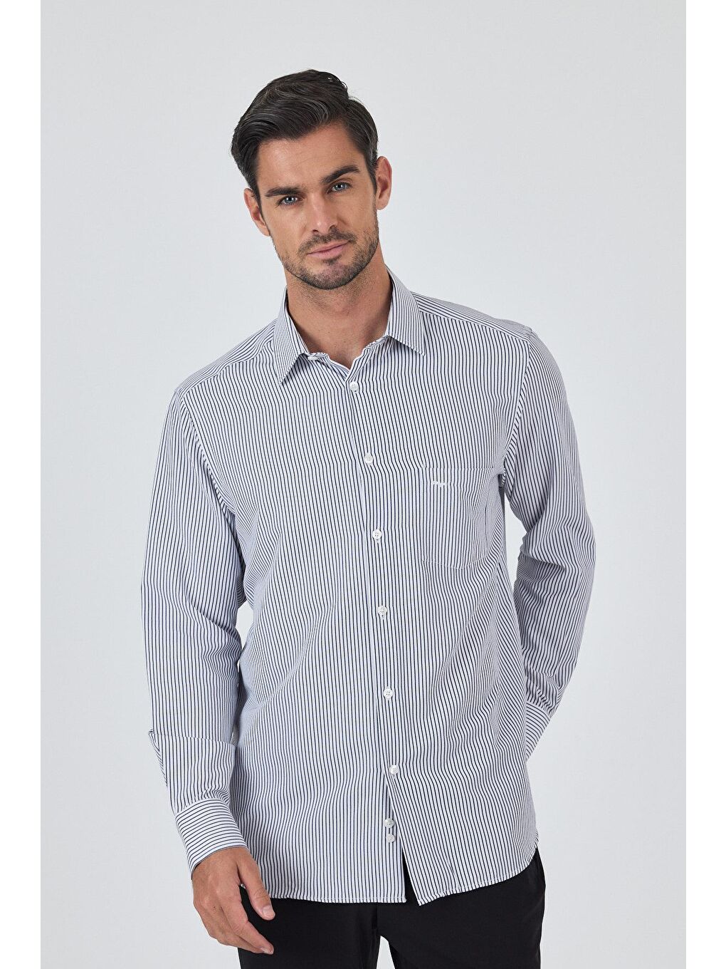 Beyaz Uzun Kol Çizgili Desen Bez Ayağı Sert Yaka Cepli Pamuklu Classic Comfort Fit Gömlek 1004250179-3