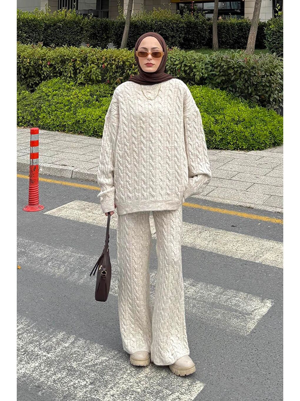 Bej Örgülü Şardonlu Takım Taş