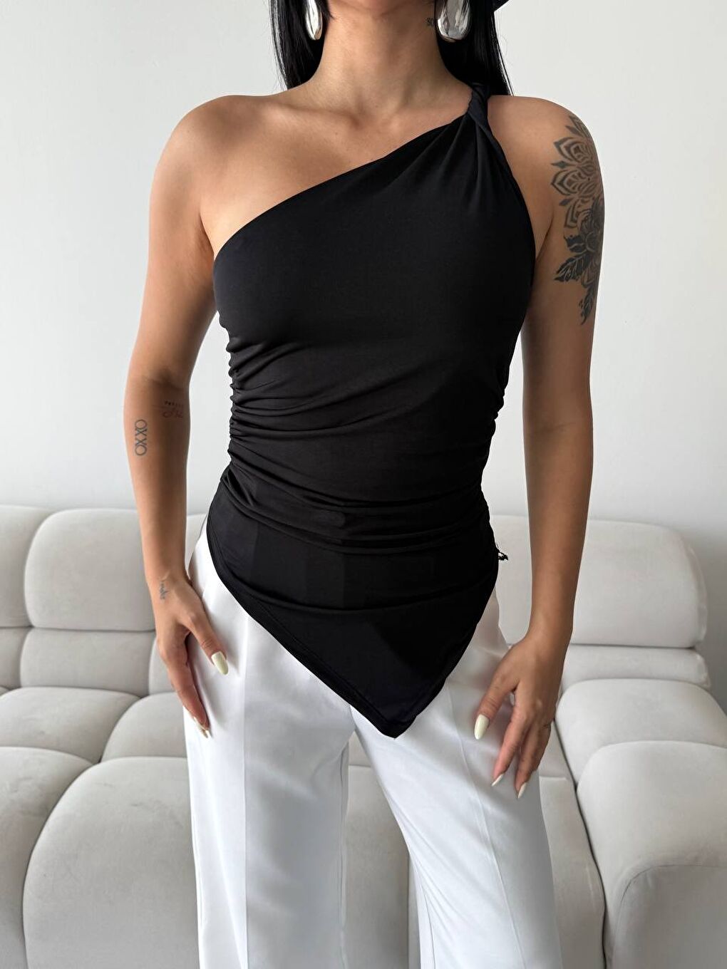 Omuz Detay Tasarım Bluz Siyah-2