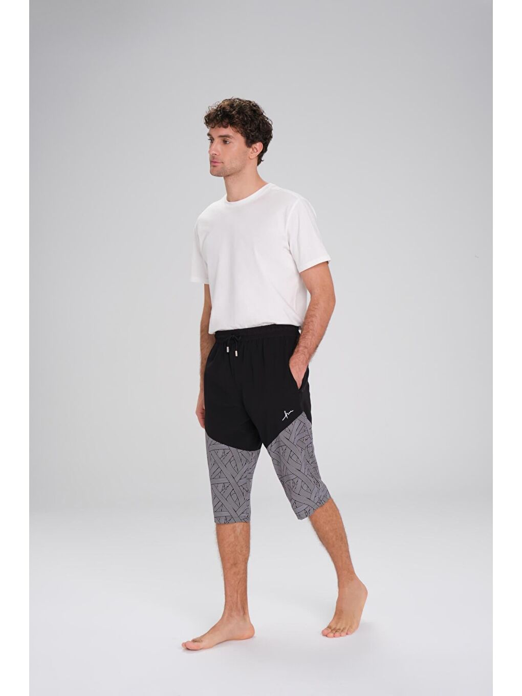 Desenli Siyah Beyaz Uzun Erkek Havuz Ve Deniz Şortu 246-2