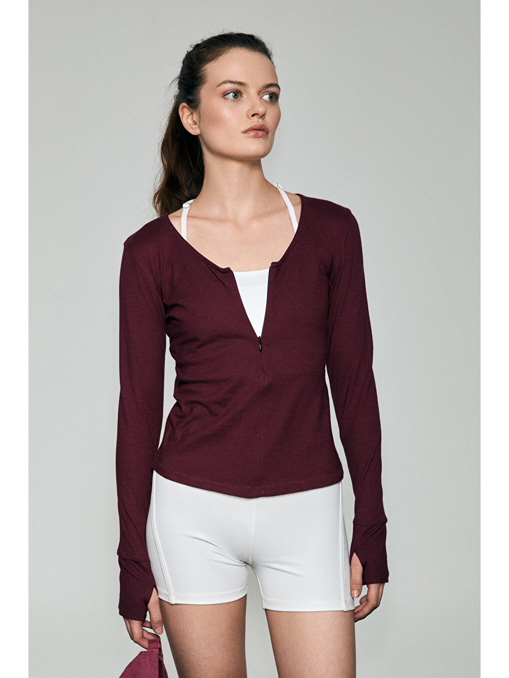 Polunea Kadın V Yakalı Önü Fermuar Kapamalı Vücuda Oturan Slim Fit Bordo Bluz-2