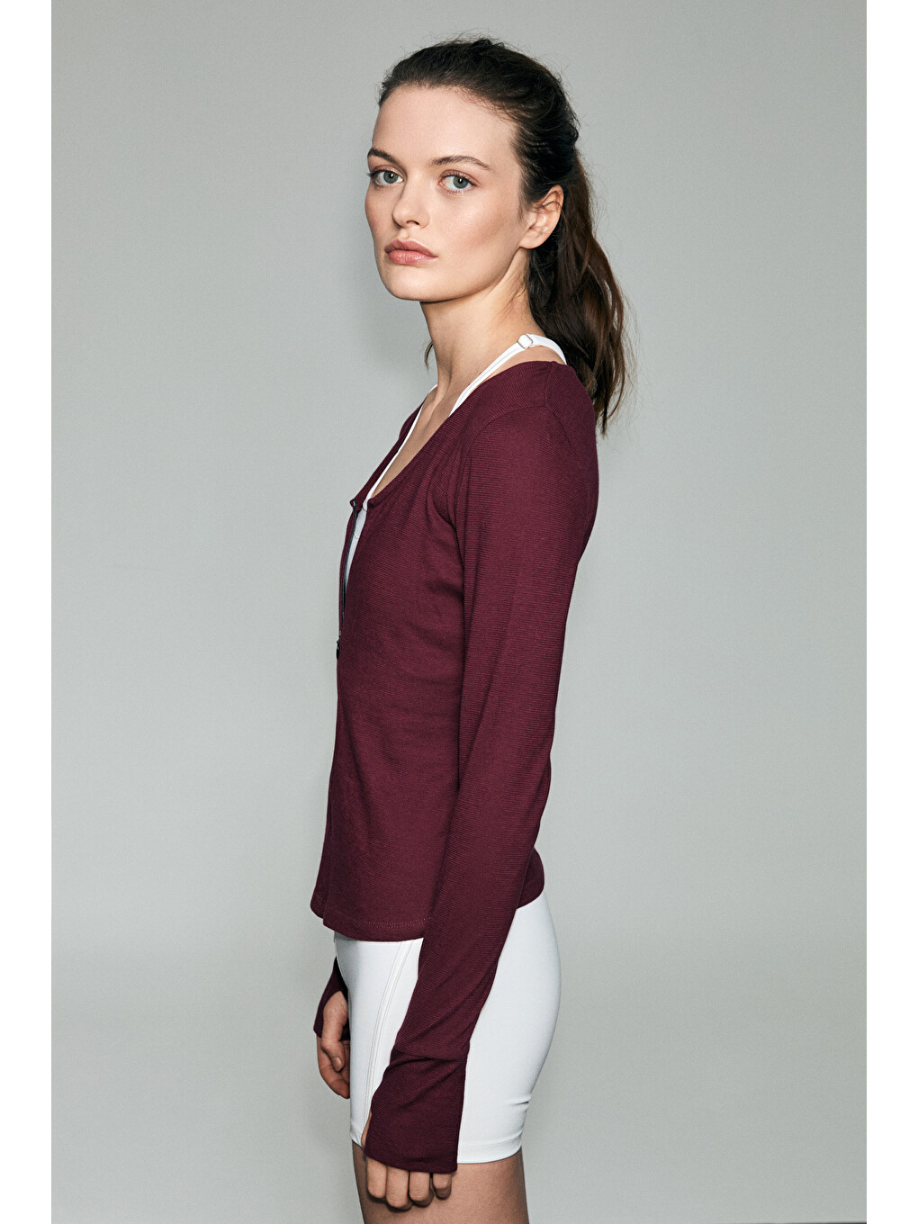 Polunea Kadın V Yakalı Önü Fermuar Kapamalı Vücuda Oturan Slim Fit Bordo Bluz-4