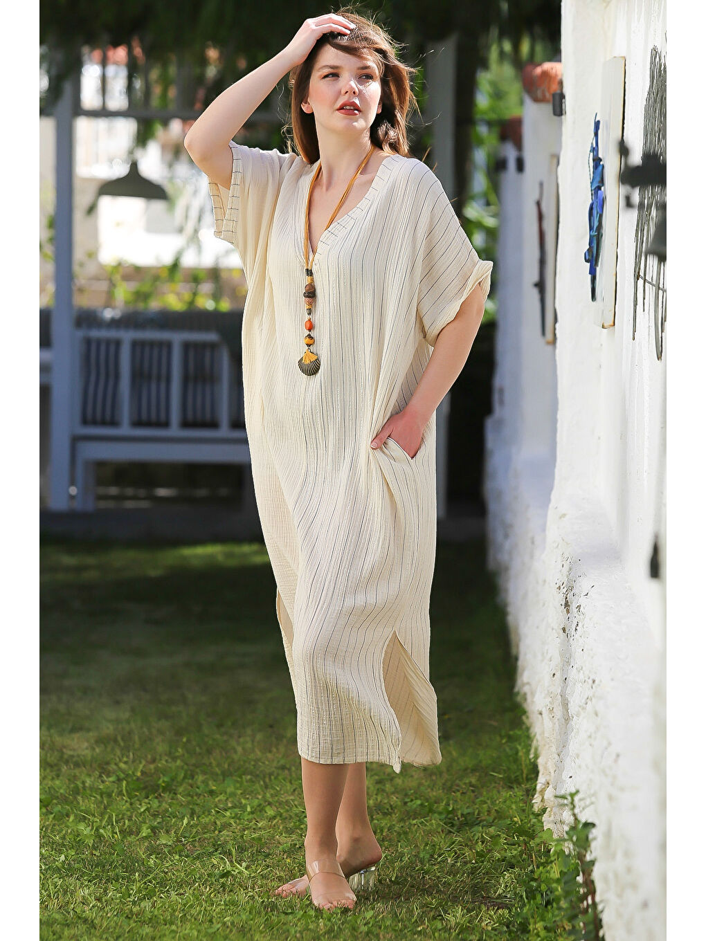 Ekru Krem V Yaka Kısa Kol Yıkamalı Yırtmaçlı Casual Müslin Oversize Dokuma Elbise 125 76-3