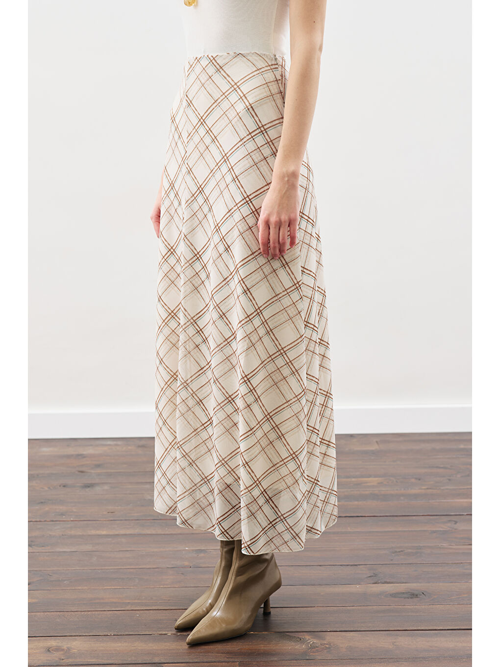 Desenli Tül Etek Bej Ekose-6