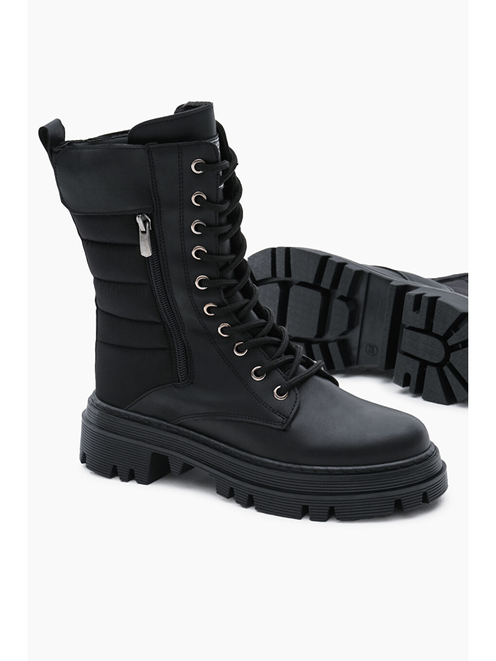 Kadın Siyah Cilt Termo Taban Nakışlı Dilim Desenli Cırtlı Bağcıklı ve Fermuarlı Bot-3