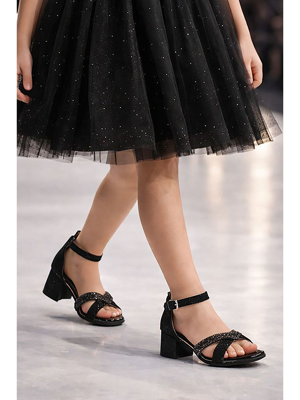 Siyah Tanda Kum Simli Kız Çocuk 4 Cm Topuklu Sandalet Abiye Ayakkabı-3